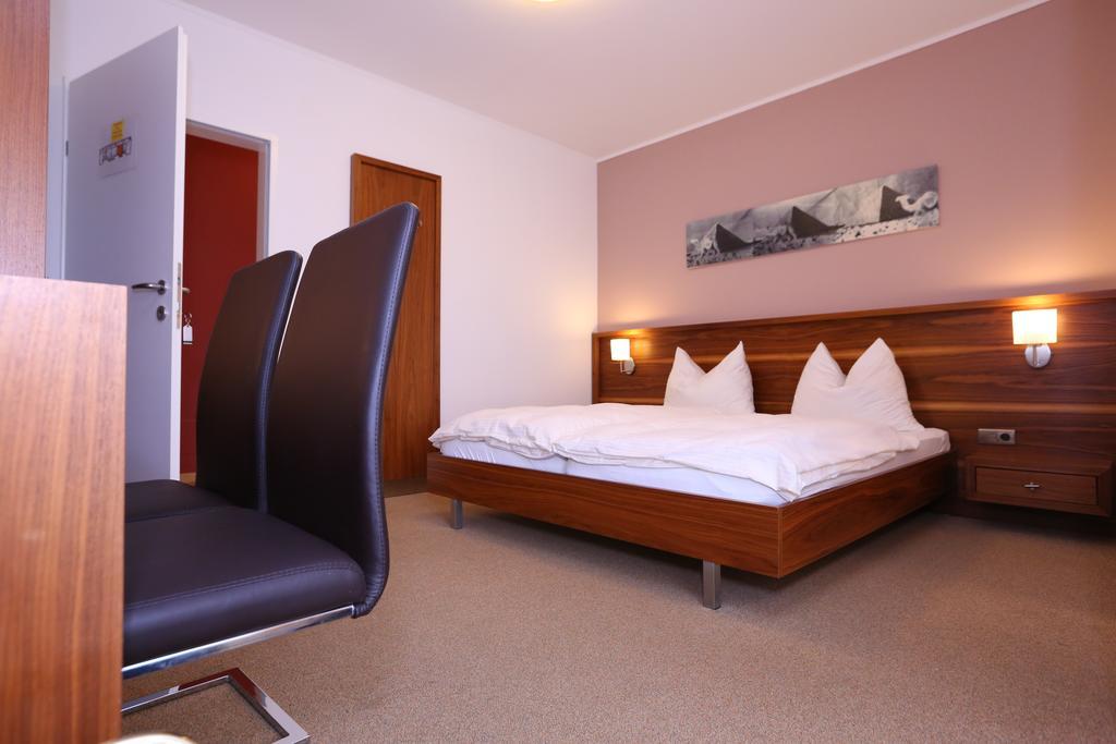 Hotel & Konditorei May Neufeld an der Leitha Rom bilde
